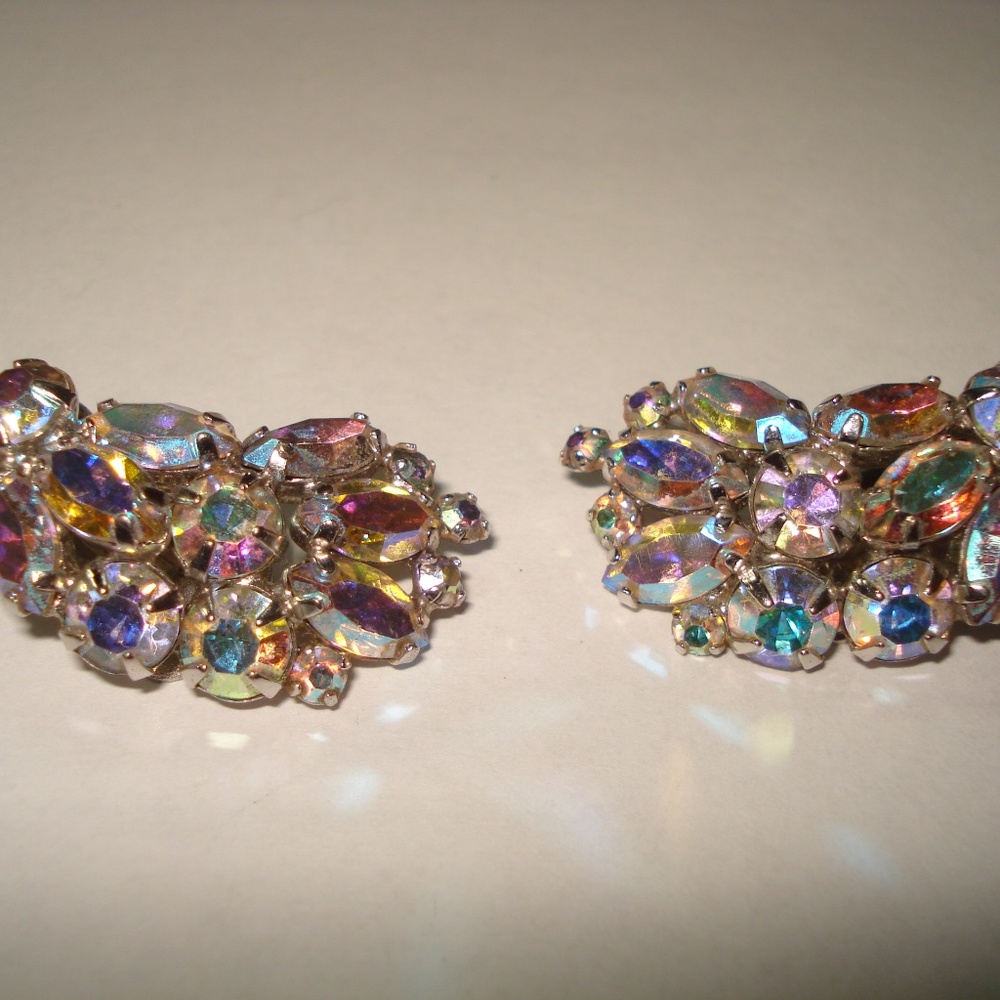 Vintage Silver Tone Weiss Prong Set Aurora Crystal Clip Earrings